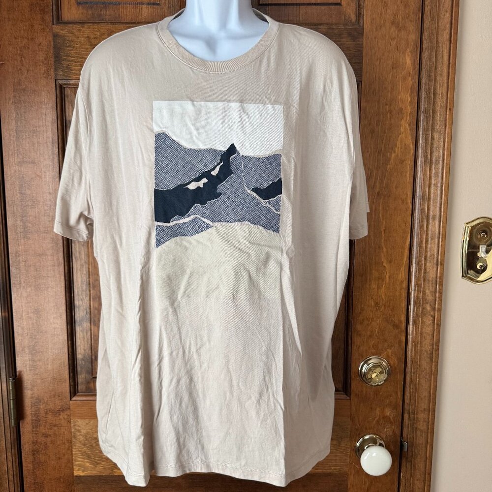 Express Beige w/Embroidered Abstract Design Crewneck Tee XXL